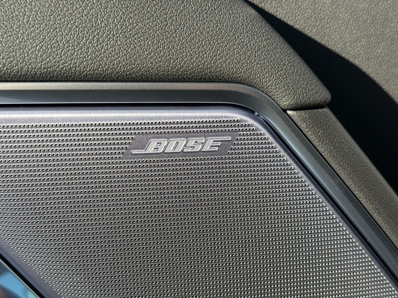 Chevrolet Silverado 3500HD Vehicle Full-screen Gallery Image 18