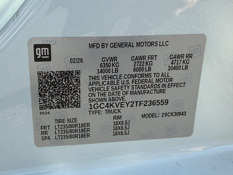 Chevrolet Silverado 3500HD Vehicle Full-screen Gallery Image 21