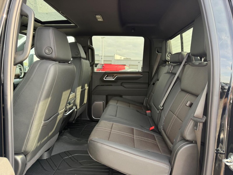 Chevrolet Silverado 3500HD Vehicle Full-screen Gallery Image 5