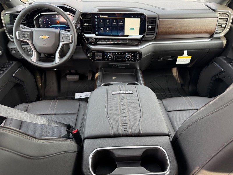 Chevrolet Silverado 3500HD Vehicle Full-screen Gallery Image 8
