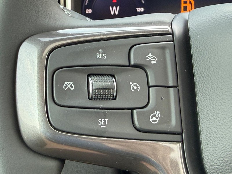 Chevrolet Silverado 3500HD Vehicle Full-screen Gallery Image 10