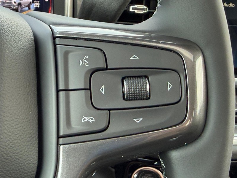 Chevrolet Silverado 3500HD Vehicle Full-screen Gallery Image 11