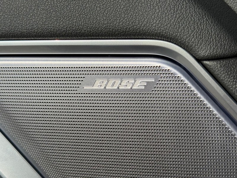 Chevrolet Silverado 3500HD Vehicle Full-screen Gallery Image 18