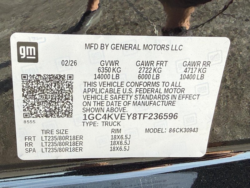 Chevrolet Silverado 3500HD Vehicle Full-screen Gallery Image 21