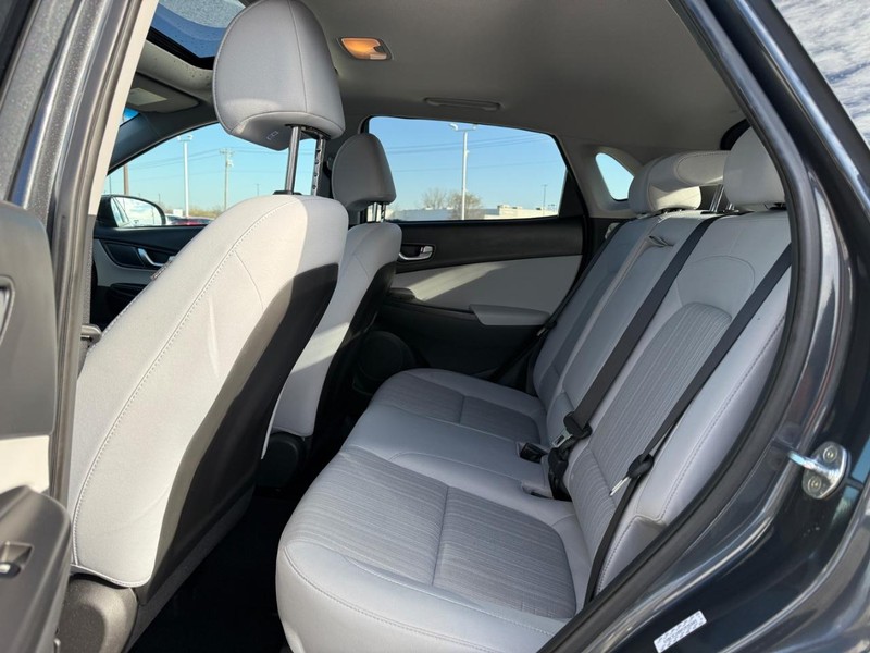 Hyundai Kona Vehicle Full-screen Gallery Image 10