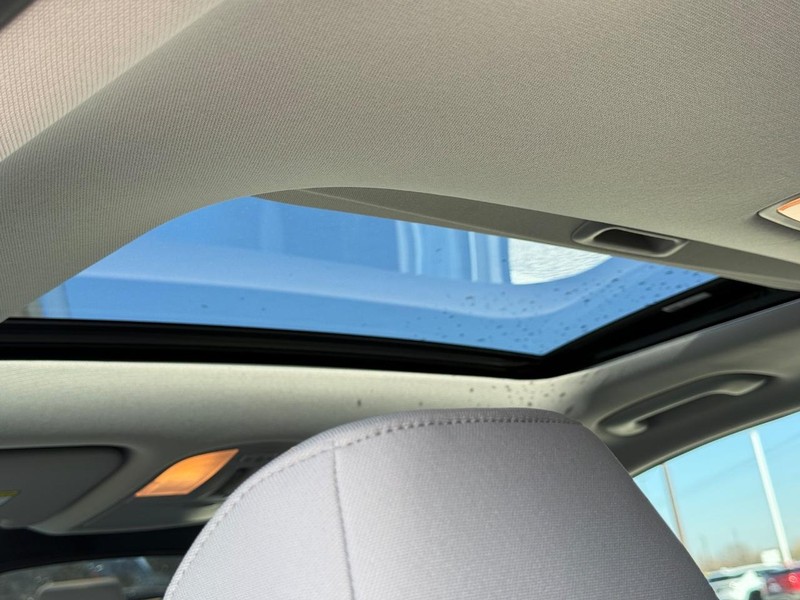 Hyundai Kona Vehicle Full-screen Gallery Image 11