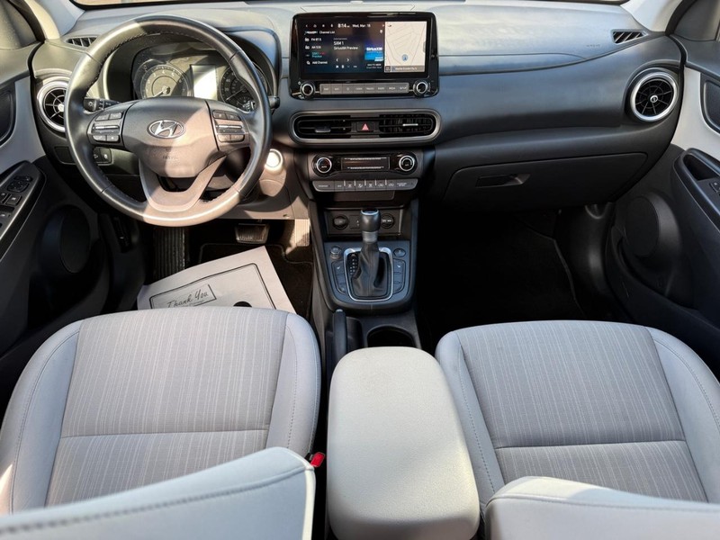 Hyundai Kona Vehicle Full-screen Gallery Image 12