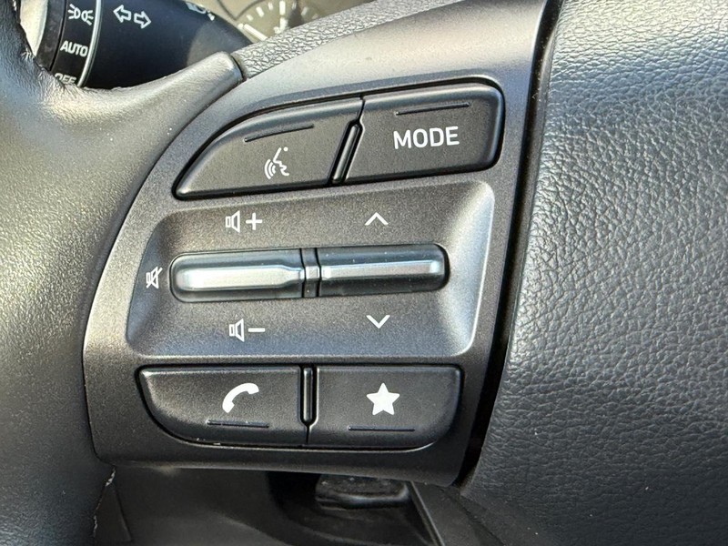 Hyundai Kona Vehicle Full-screen Gallery Image 14