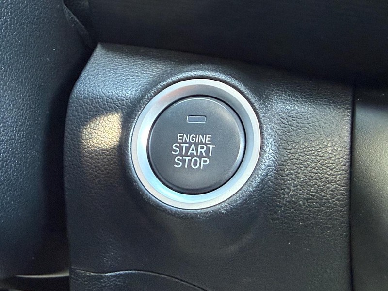 Hyundai Kona Vehicle Full-screen Gallery Image 16