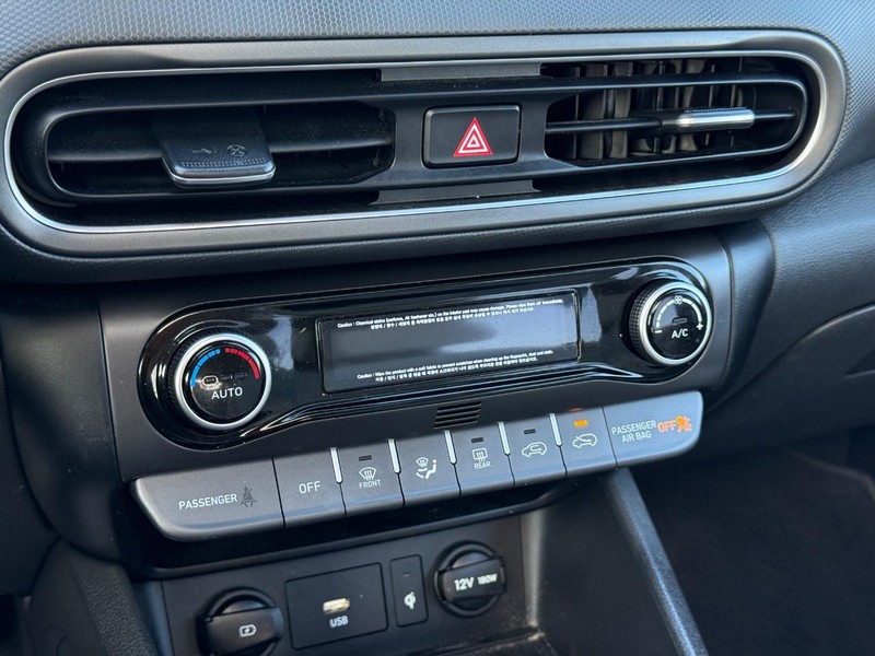 Hyundai Kona Vehicle Full-screen Gallery Image 19