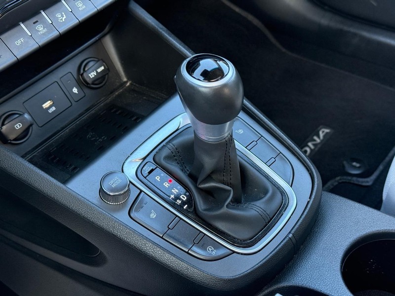 Hyundai Kona Vehicle Full-screen Gallery Image 20