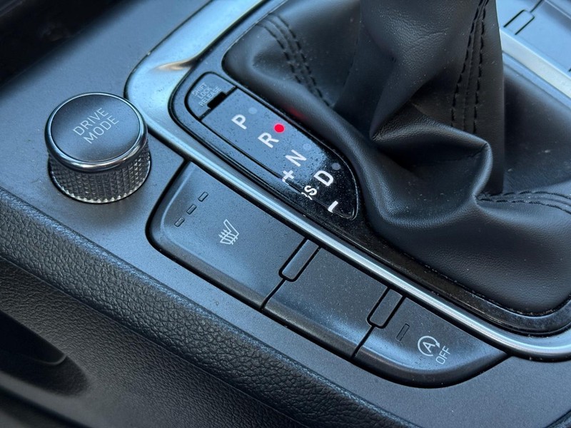 Hyundai Kona Vehicle Full-screen Gallery Image 21