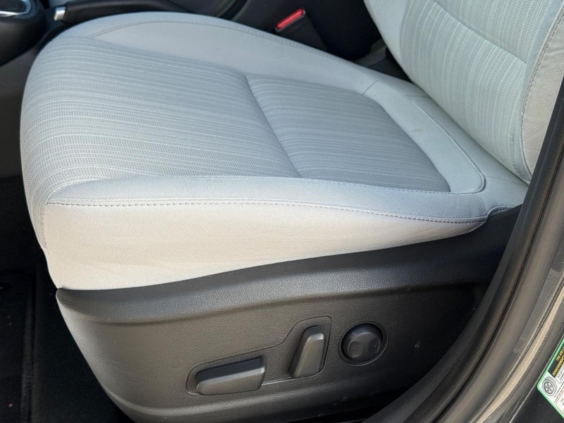 Hyundai Kona Vehicle Full-screen Gallery Image 25