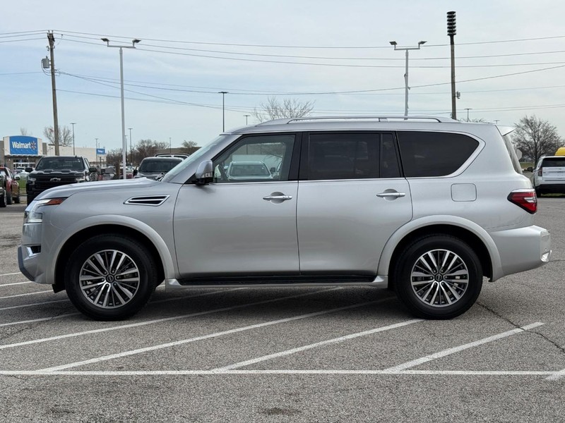 Nissan Armada Vehicle Full-screen Gallery Image 2