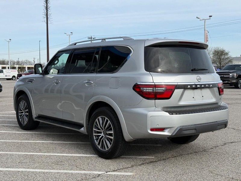 Nissan Armada Vehicle Full-screen Gallery Image 3