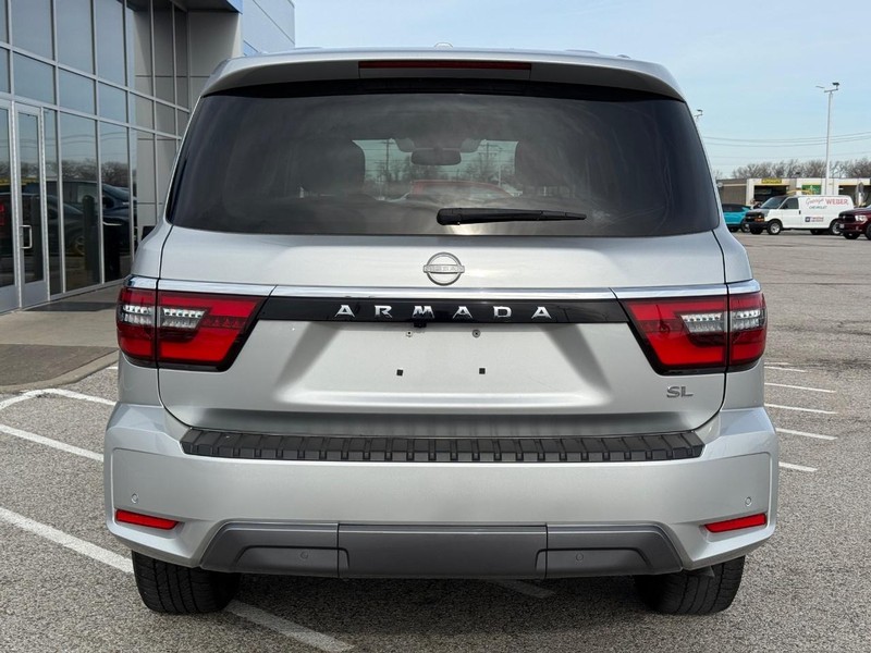 Nissan Armada Vehicle Full-screen Gallery Image 4