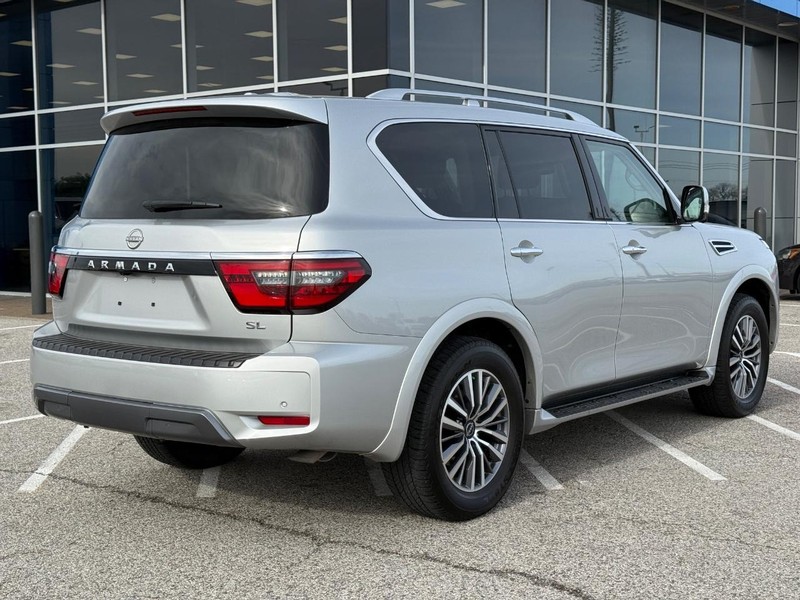 Nissan Armada Vehicle Full-screen Gallery Image 5