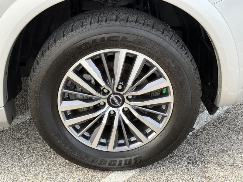 Nissan Armada Vehicle Full-screen Gallery Image 7