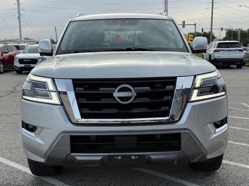 Nissan Armada Vehicle Full-screen Gallery Image 9