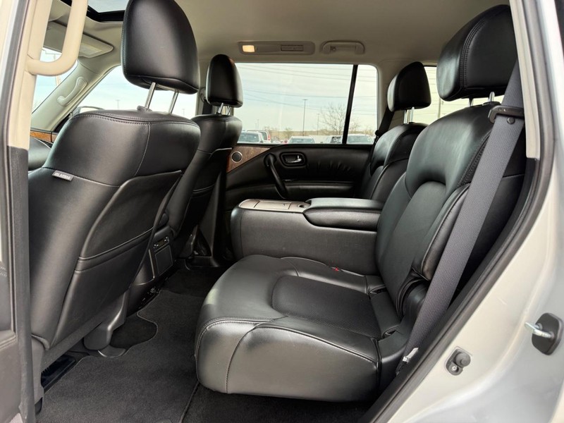 Nissan Armada Vehicle Full-screen Gallery Image 11