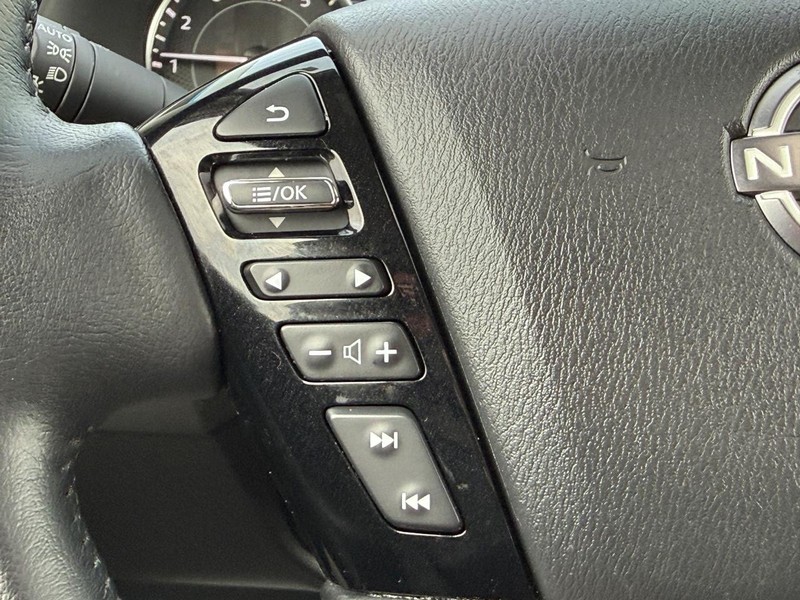 Nissan Armada Vehicle Full-screen Gallery Image 15