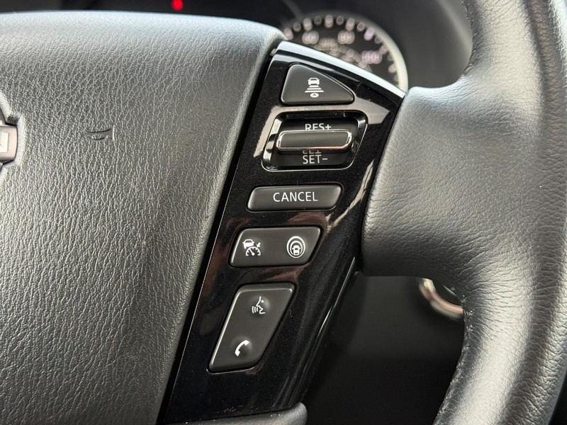 Nissan Armada Vehicle Full-screen Gallery Image 16