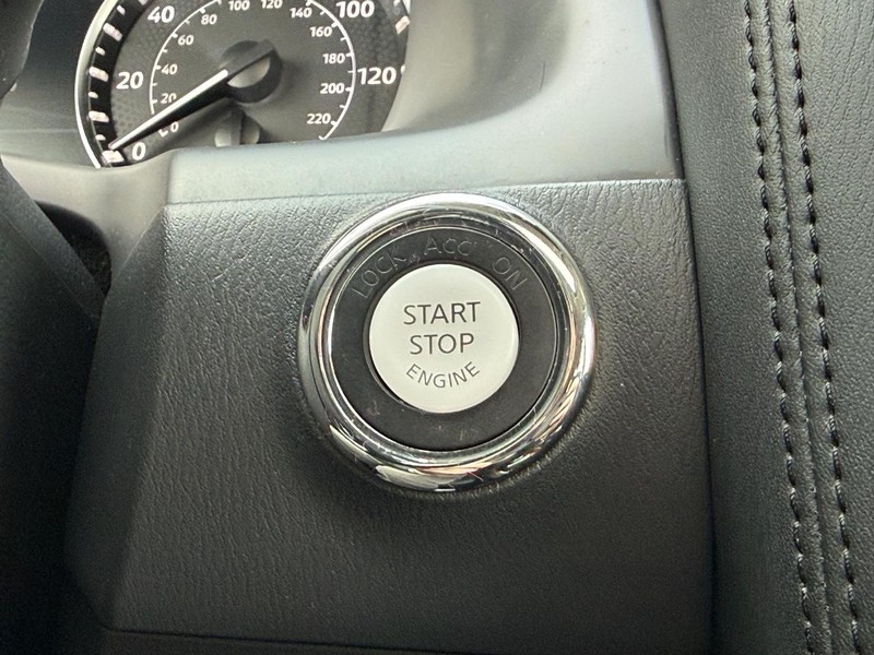 Nissan Armada Vehicle Full-screen Gallery Image 17