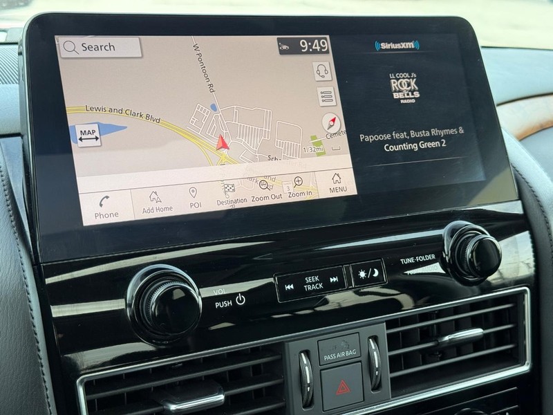 Nissan Armada Vehicle Full-screen Gallery Image 18