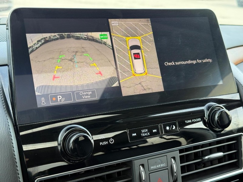 Nissan Armada Vehicle Full-screen Gallery Image 19