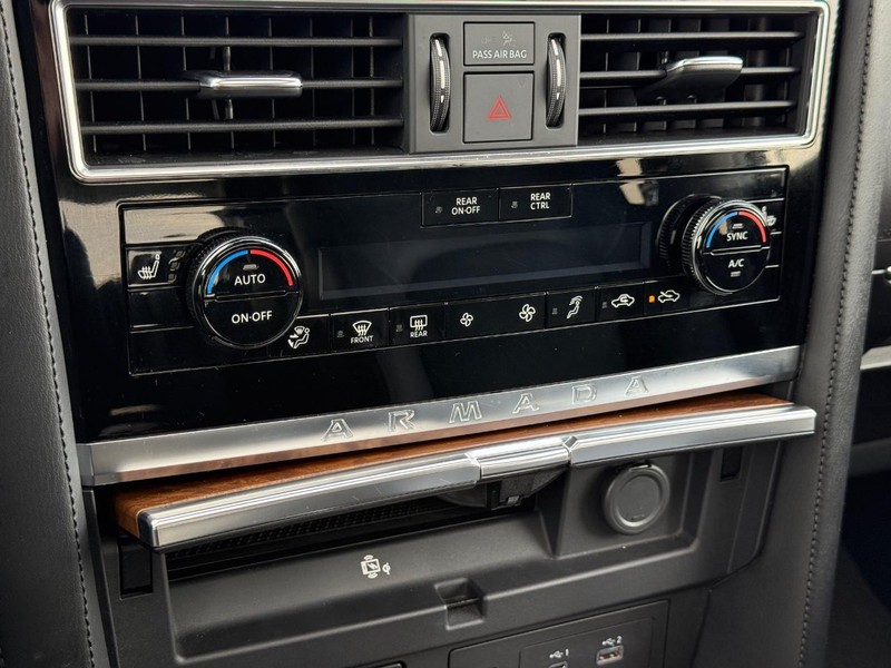 Nissan Armada Vehicle Full-screen Gallery Image 20