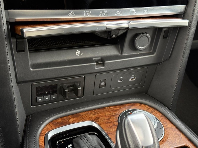Nissan Armada Vehicle Full-screen Gallery Image 21