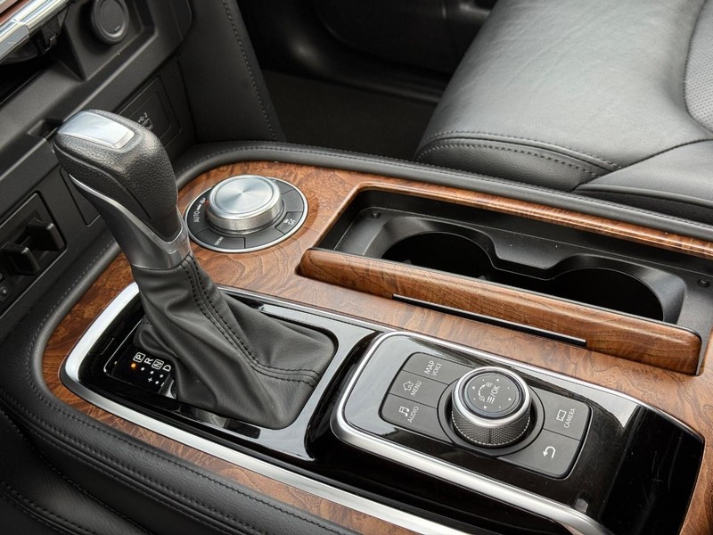 Nissan Armada Vehicle Full-screen Gallery Image 22