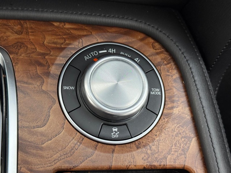 Nissan Armada Vehicle Full-screen Gallery Image 23