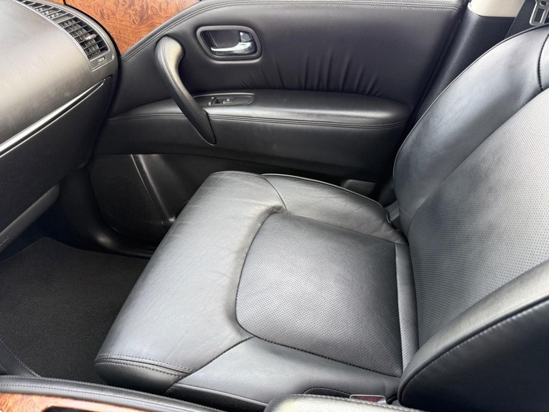 Nissan Armada Vehicle Full-screen Gallery Image 24