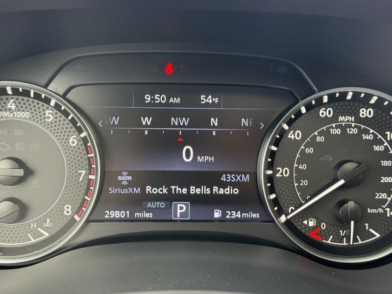 Nissan Armada Vehicle Full-screen Gallery Image 25