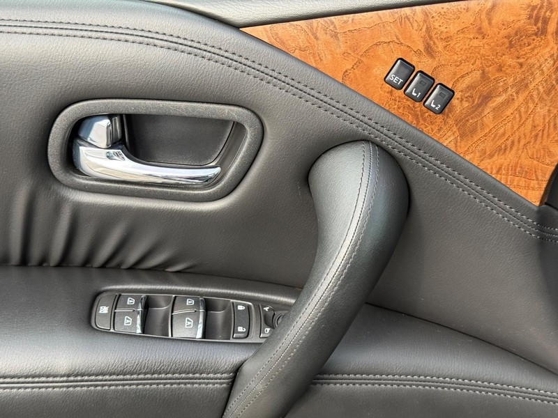 Nissan Armada Vehicle Full-screen Gallery Image 27