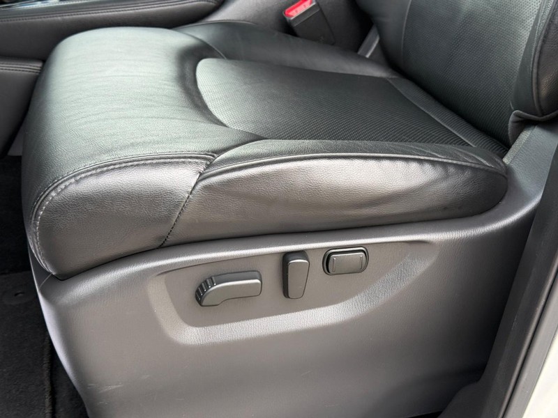 Nissan Armada Vehicle Full-screen Gallery Image 28