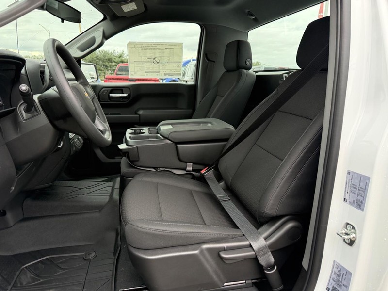 Chevrolet Silverado 1500 Vehicle Full-screen Gallery Image 5