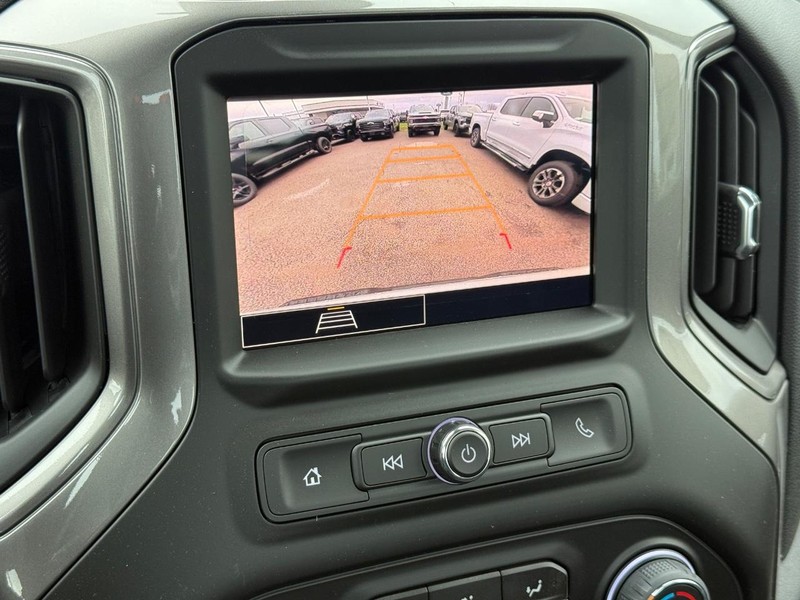 Chevrolet Silverado 1500 Vehicle Full-screen Gallery Image 10