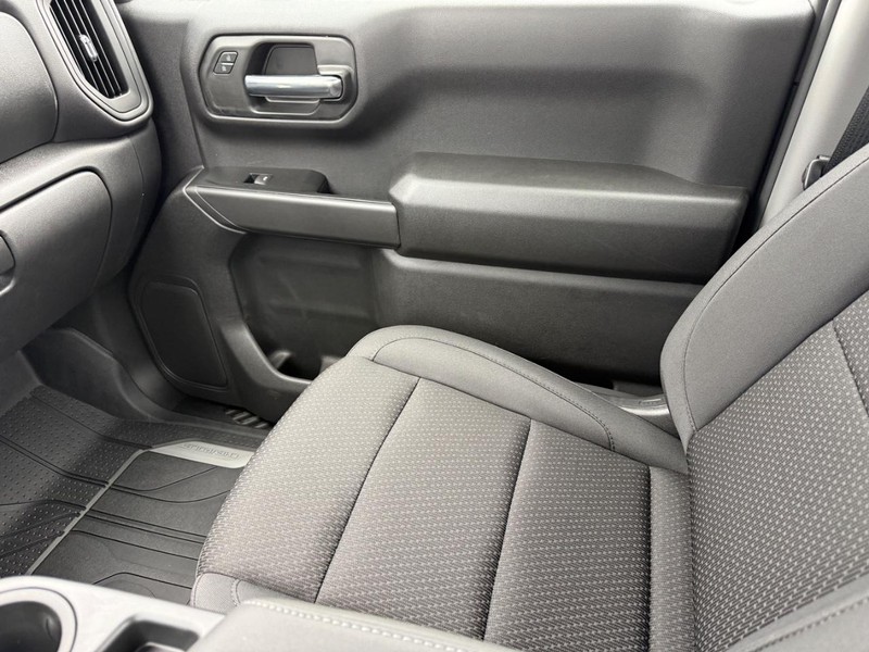 Chevrolet Silverado 1500 Vehicle Full-screen Gallery Image 12