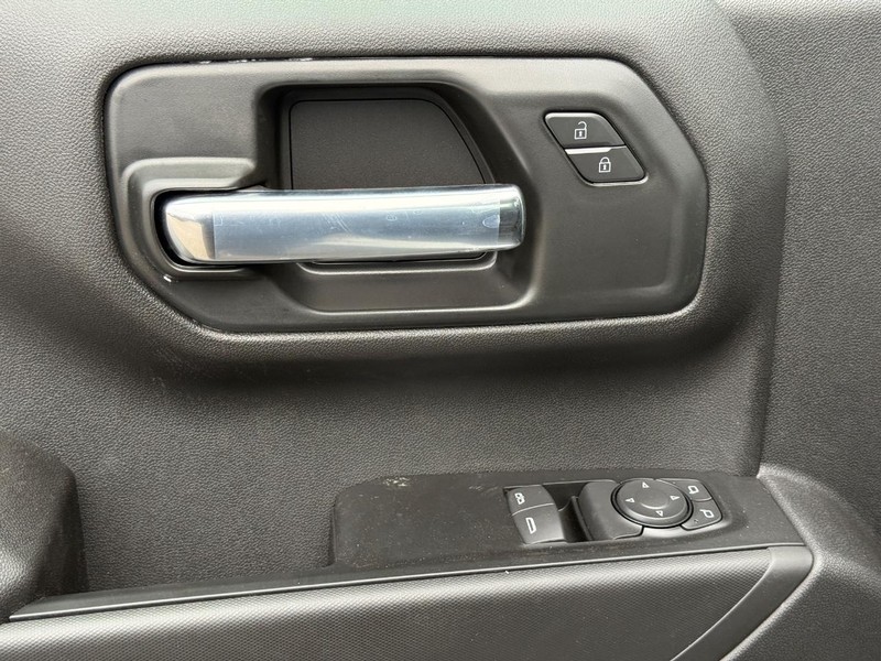 Chevrolet Silverado 1500 Vehicle Full-screen Gallery Image 14