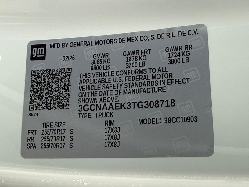 Chevrolet Silverado 1500 Vehicle Full-screen Gallery Image 16