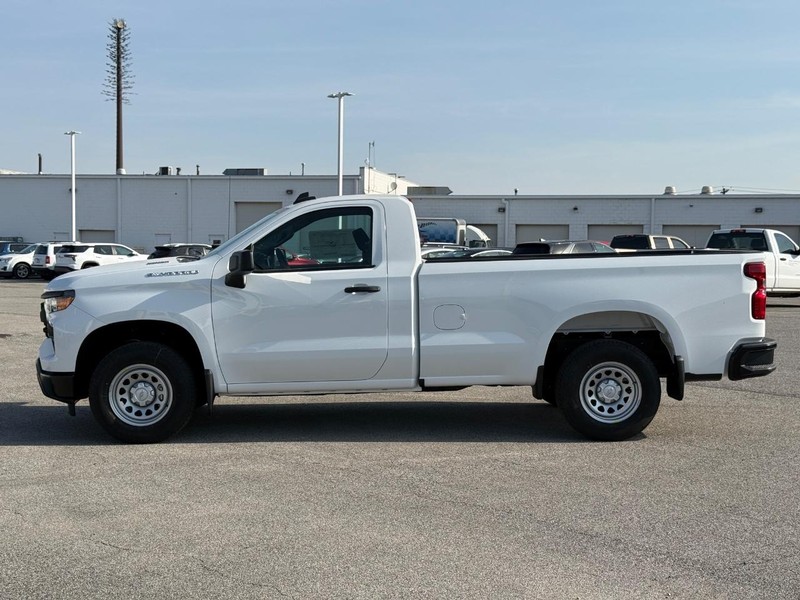 Chevrolet Silverado 1500 Vehicle Full-screen Gallery Image 2