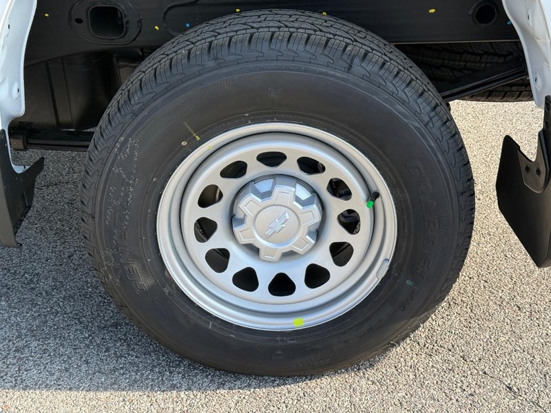 Chevrolet Silverado 1500 Vehicle Full-screen Gallery Image 4