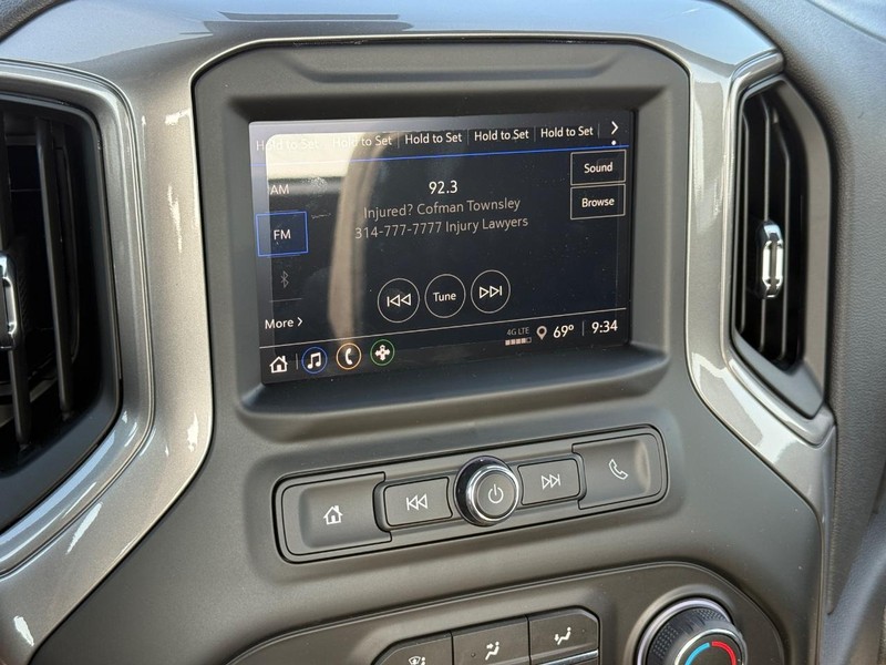 Chevrolet Silverado 1500 Vehicle Full-screen Gallery Image 7