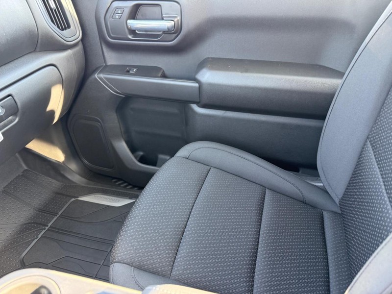 Chevrolet Silverado 1500 Vehicle Full-screen Gallery Image 10