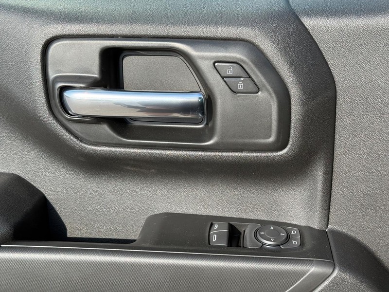 Chevrolet Silverado 1500 Vehicle Full-screen Gallery Image 13