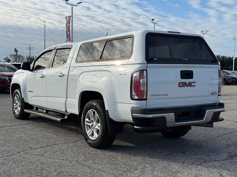GMC Canyon Vehicle Full-screen Gallery Image 3