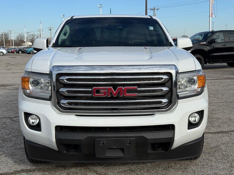 GMC Canyon Vehicle Full-screen Gallery Image 9