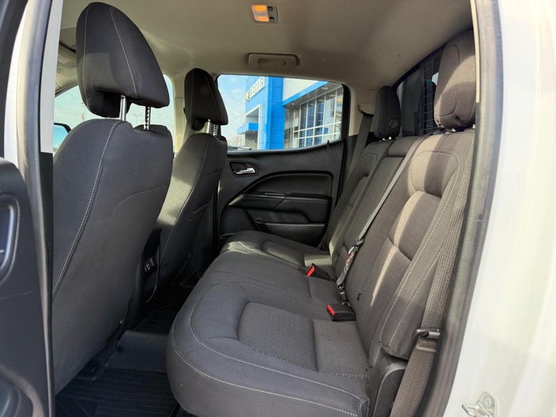 GMC Canyon Vehicle Full-screen Gallery Image 10